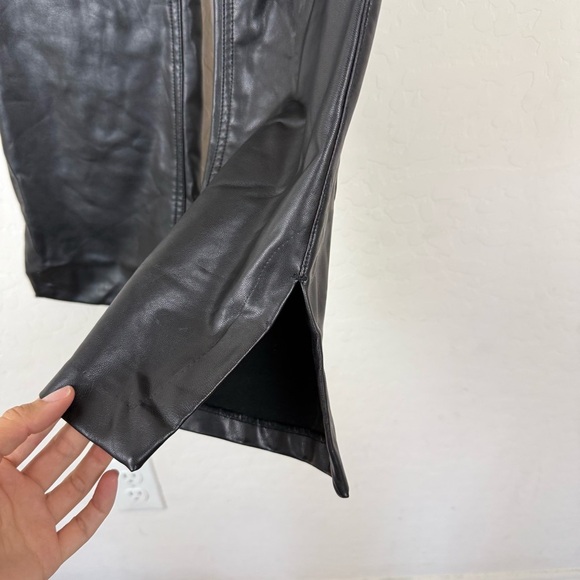 Abercrombie & Fitch The 90’s Straight Ultra High Rise Vegan Leather Pants - Picture 10 of 13